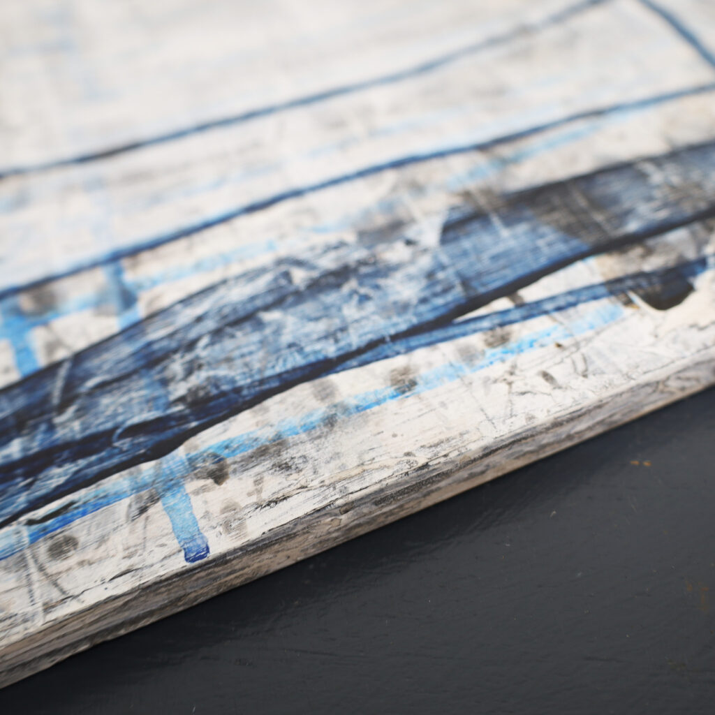 Side view of the abstract artwork 'Matrix Expansion' by Asahi Tanaka, revealing the thickness of the wood panel and the continuation of the painting onto the edges of the piece.