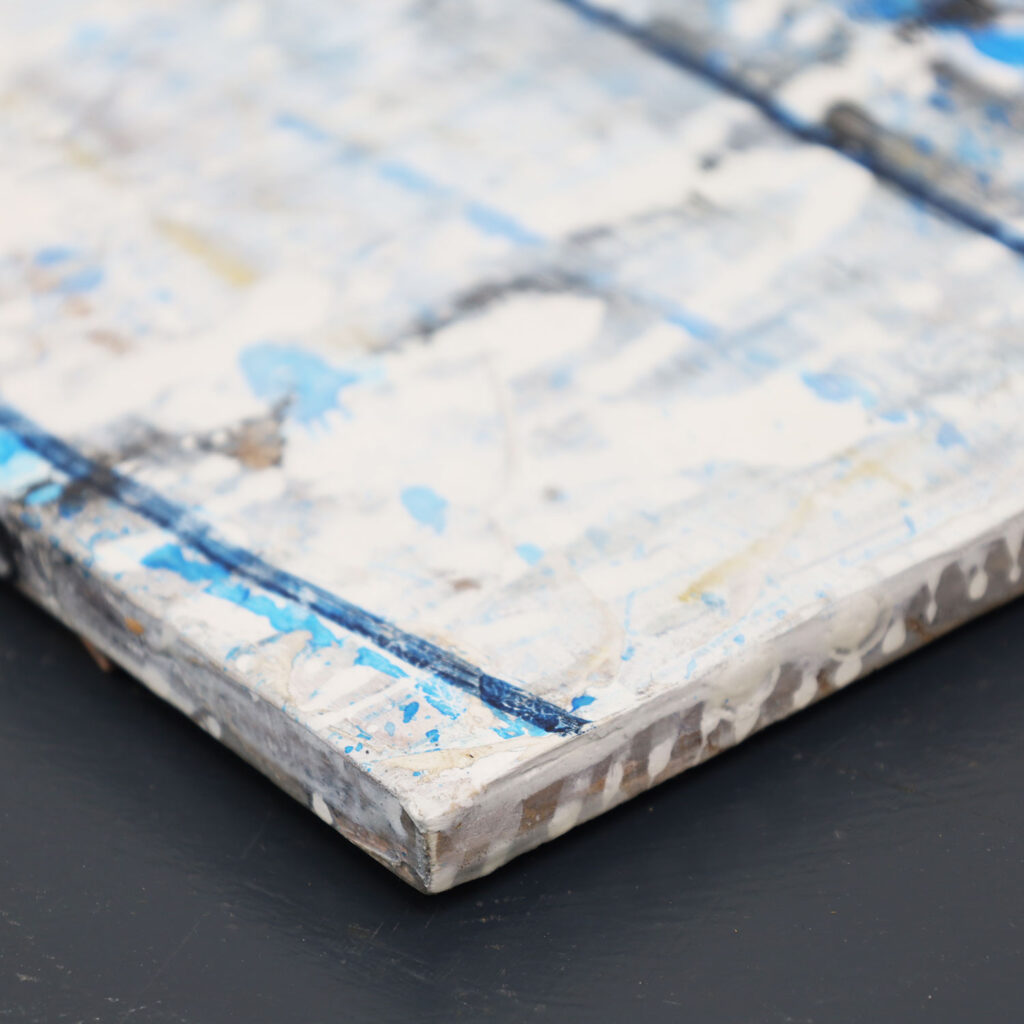 一点ものの抽象画のディテール画像。作品の持つ、独自の絵肌や、筆致の痕跡、そして、側面からの立体感を示している。